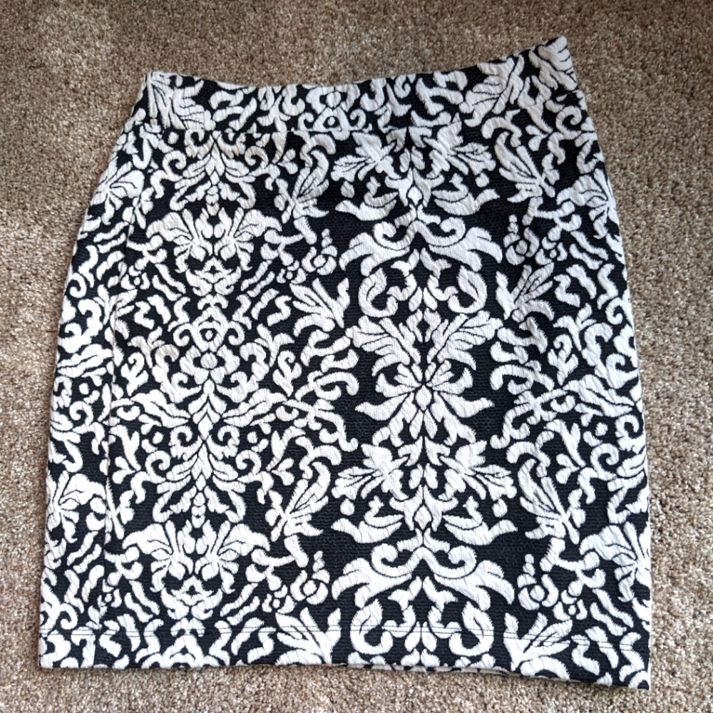 Christmas Skirt Loft Pattern Skirt- Black and white